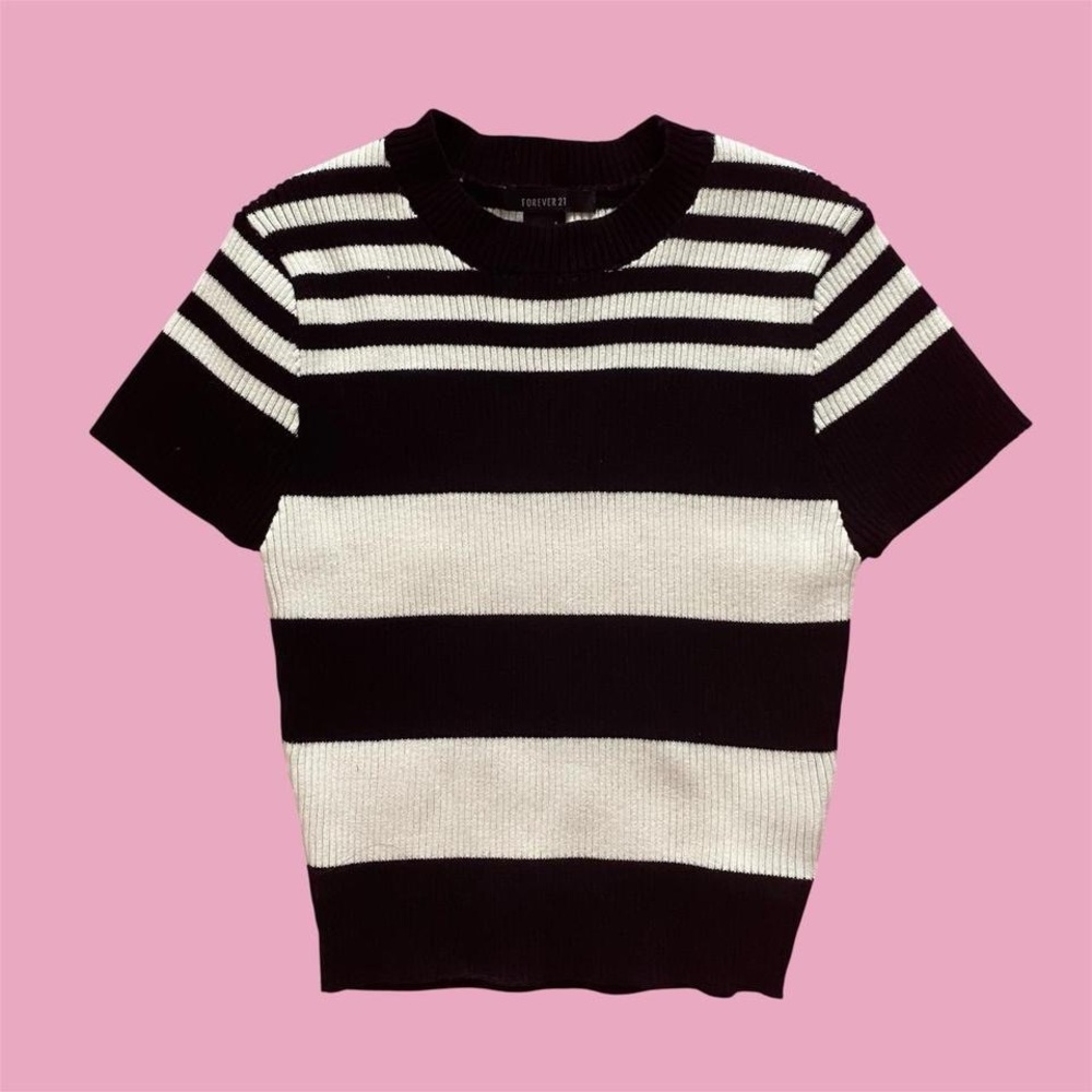 Black and white striped short sleeve crop top